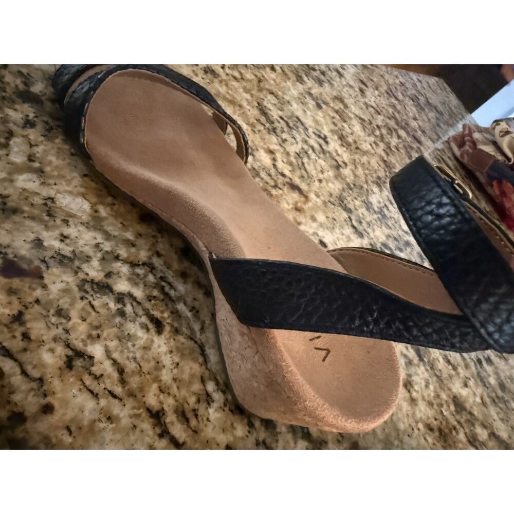 Vionic Orlando Wedge Black Strappy Sandel 7.5 NEW w/o Box - Picture 7 of 9